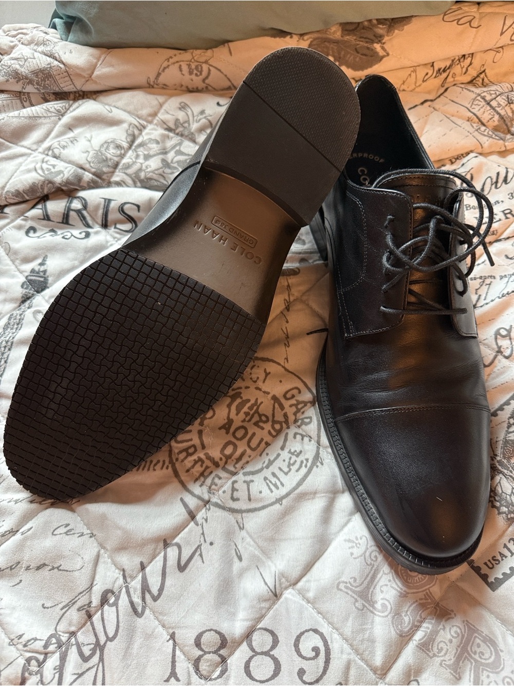 Cole Haan Black Leather Cap-Toe Derby Lace-Up Shoes